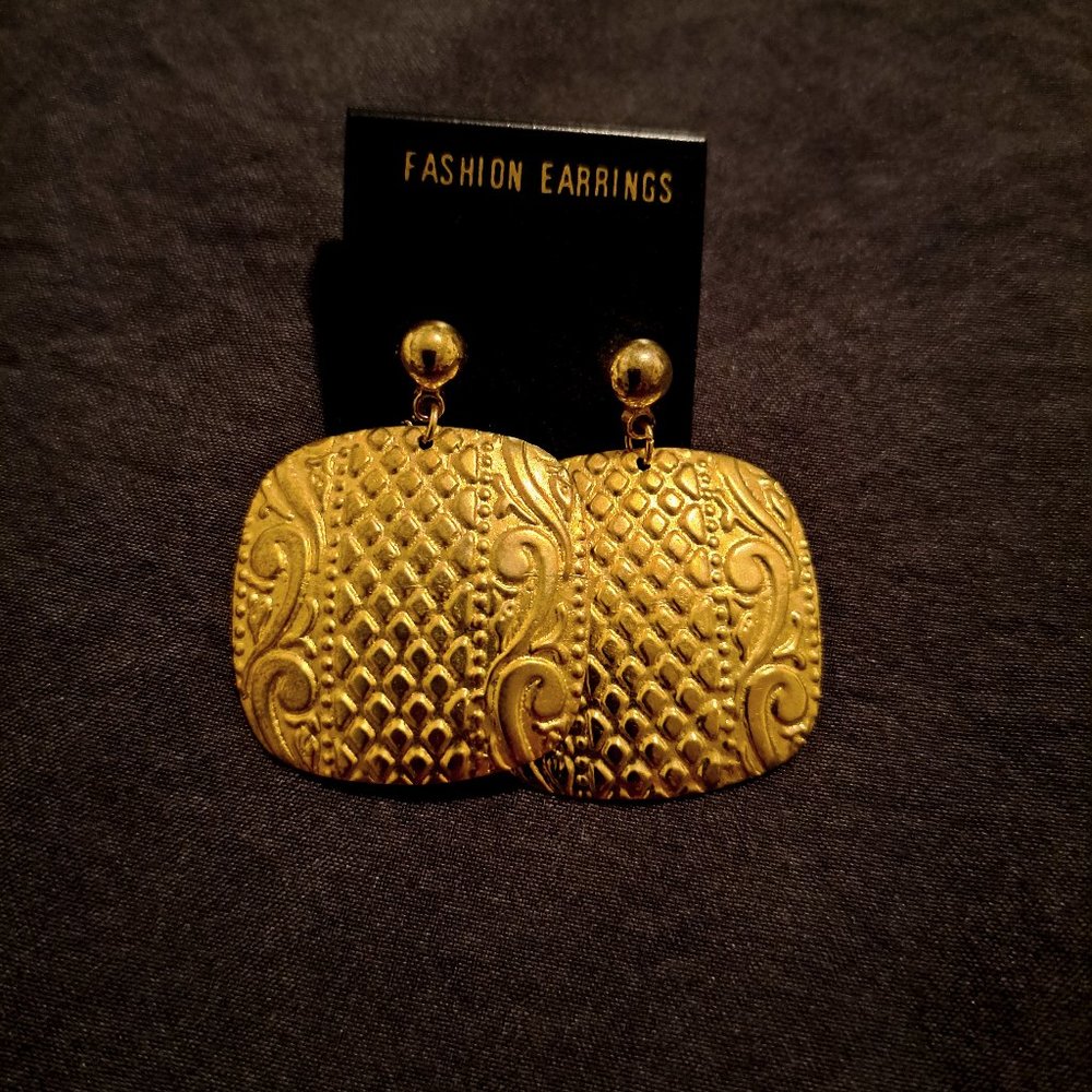 Vintage Fashion Earrings - Gold Tone